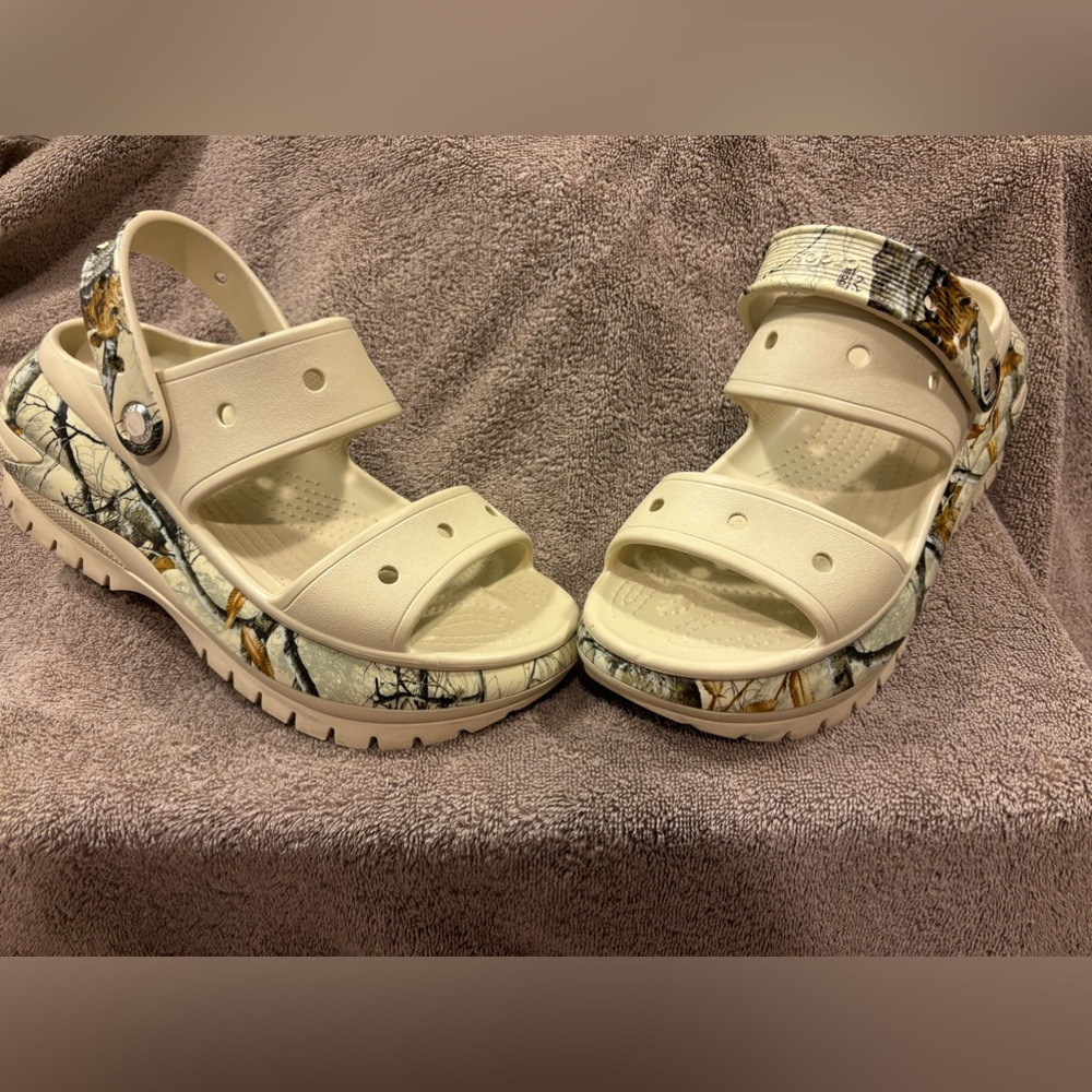 Crocs Mega Crush Realtrees Bone Camo Sandal